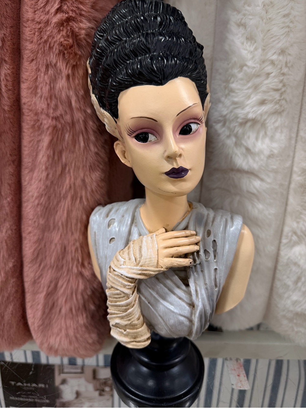 Gothic Dark Elf / Vampire Fantasy Bust StatueHand-Painted Decorative Halloween